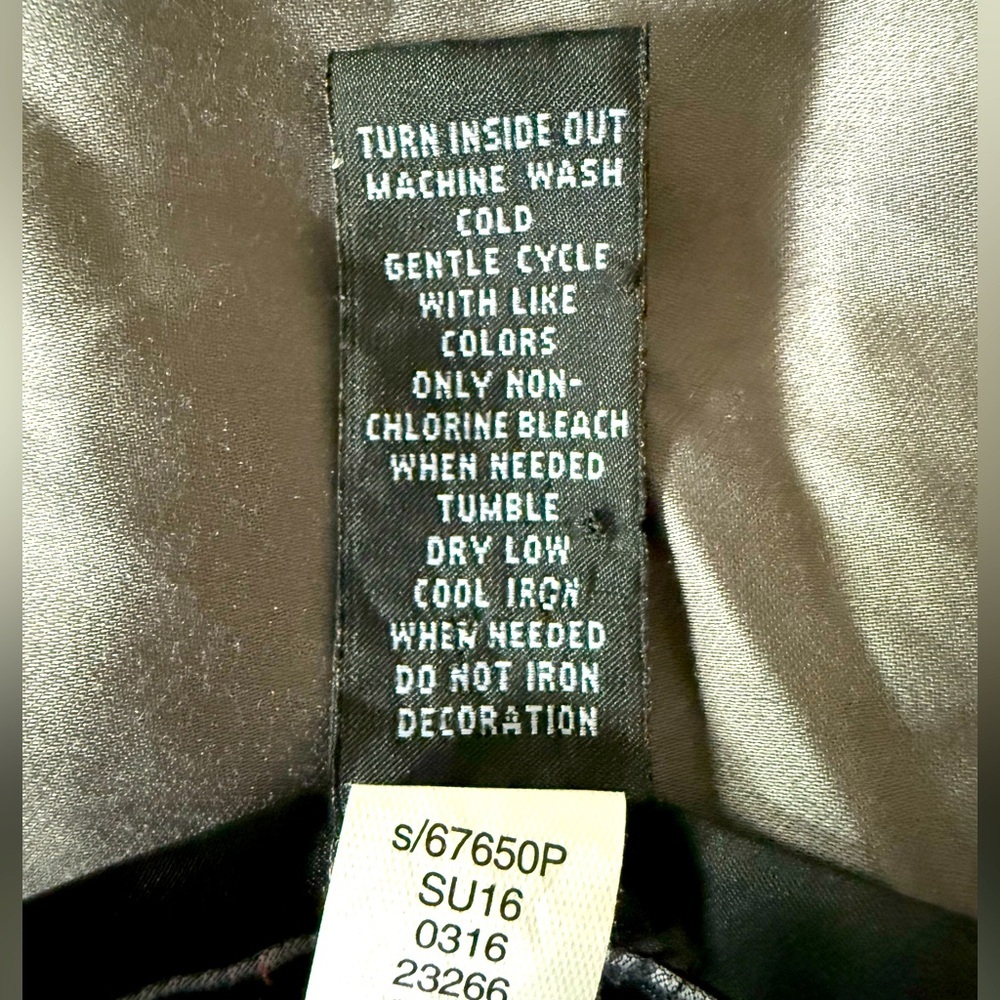 INC Top scoopneck short sleeves black white silver studs, sheared stretchy hem - Picture 7 of 7